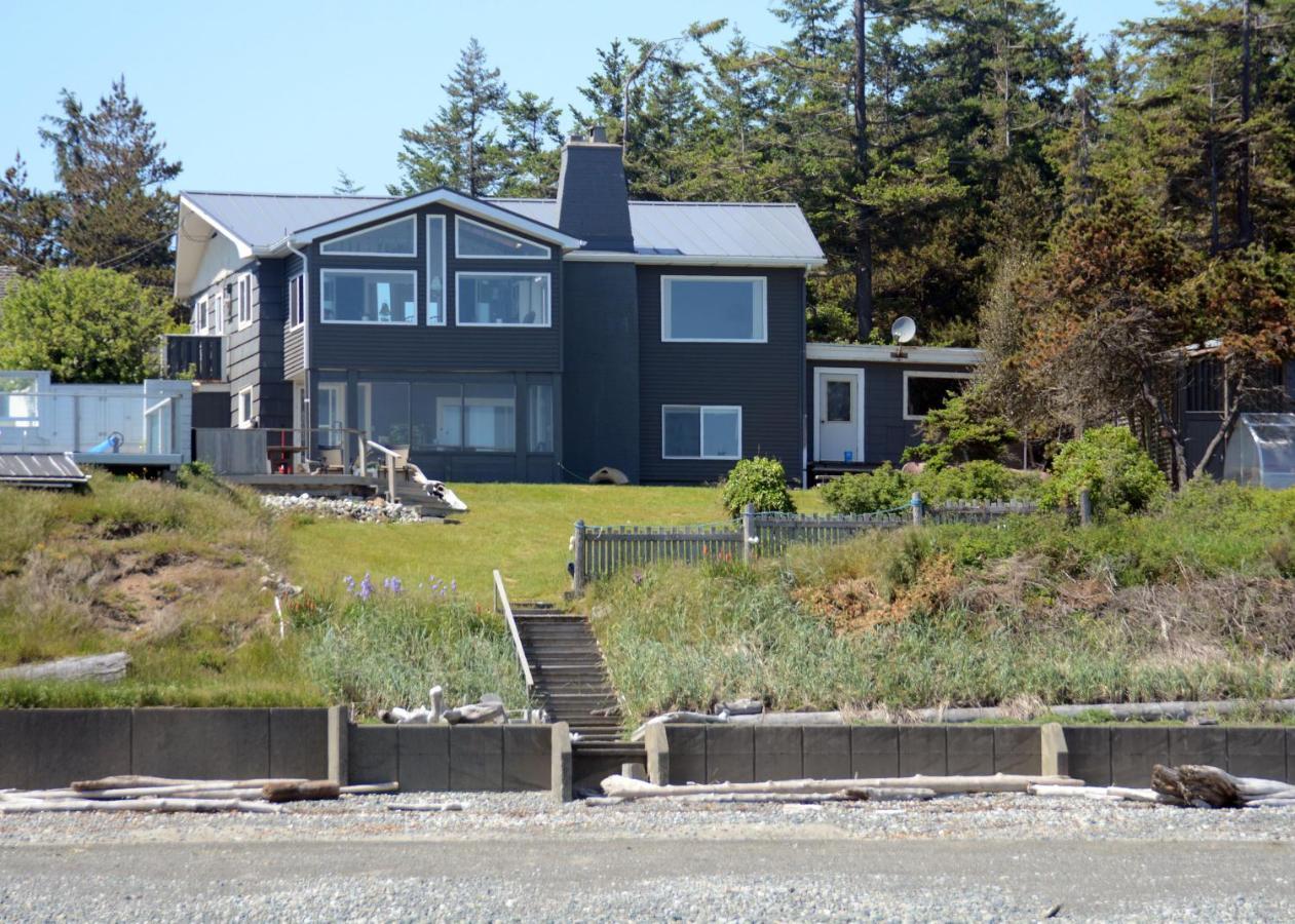 Oceanfront Paradise Apartment Comox Exterior photo